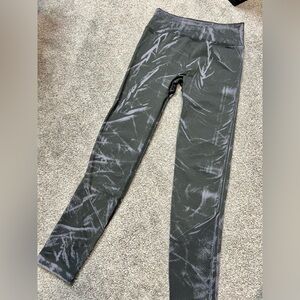 38. MSRP$138 Tye-dye Lululemon Women legging Size 6